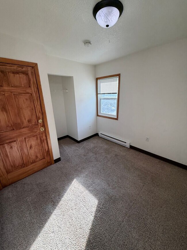 Building Photo - 317-319 N 3rd Ave W