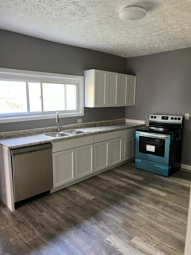 Primary Photo - 5051 Pershing Ave