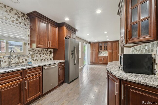 Building Photo - 500 Trombley Rd