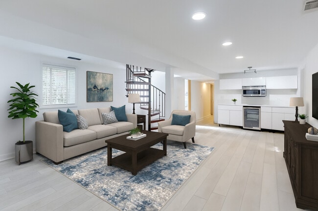 Building Photo - 1532 N Greenview Ave