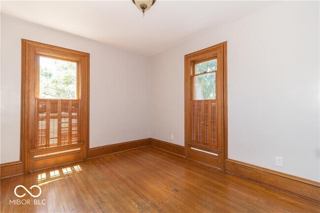 Building Photo - 404 N State St