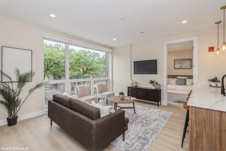 Primary Photo - 3045 W Irving Park Rd