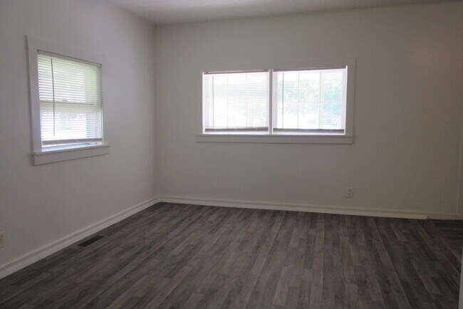 Building Photo - Cute 1 Bedroom Home on Eastside