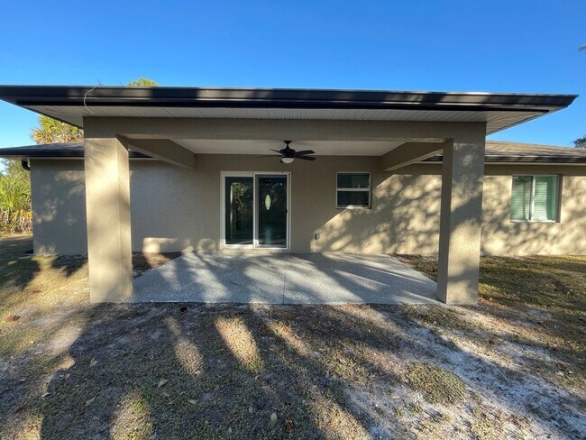 Building Photo - **SHOWS LIKE NEW!**