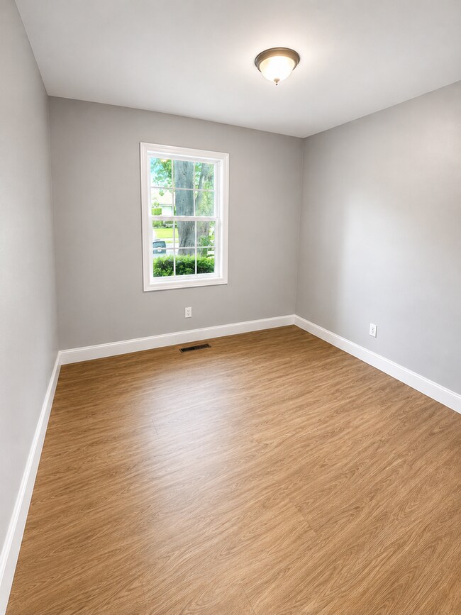 Building Photo - Beautifully Updated 3 Bedroom Home Near Downtown Columbus