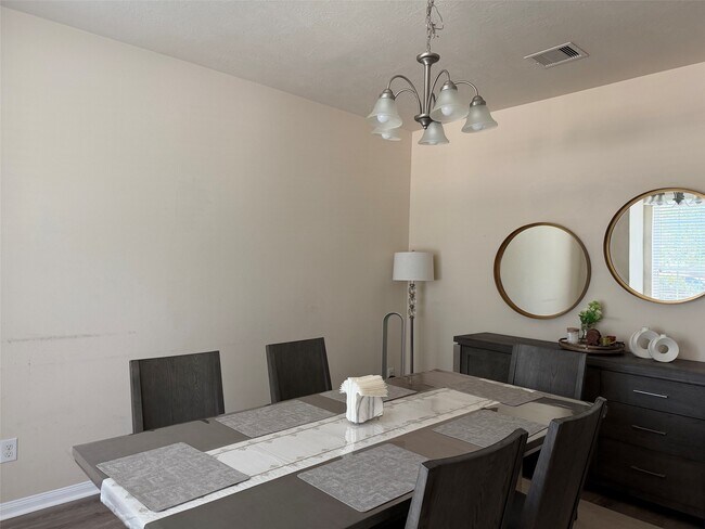 Building Photo - 24930 Diamond Ranch Dr
