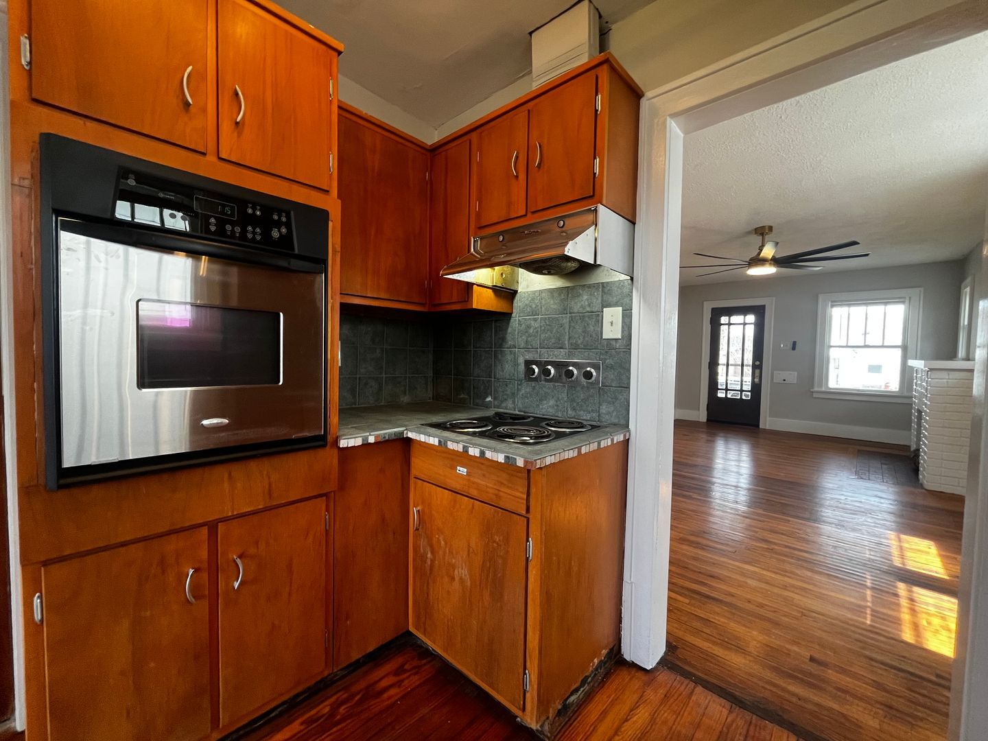 Building Photo - 1643 Hinton Dr