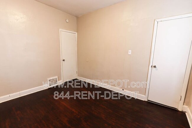 Building Photo - 1501 Henning Ave