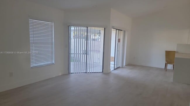 Building Photo - 3311 San Remo Cir