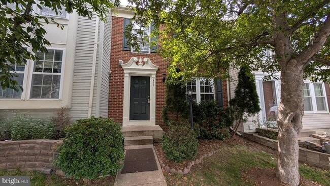 Building Photo - 211 Shirley Square SE