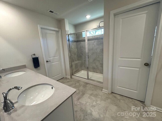 Building Photo - 1004 Whipcord Dr