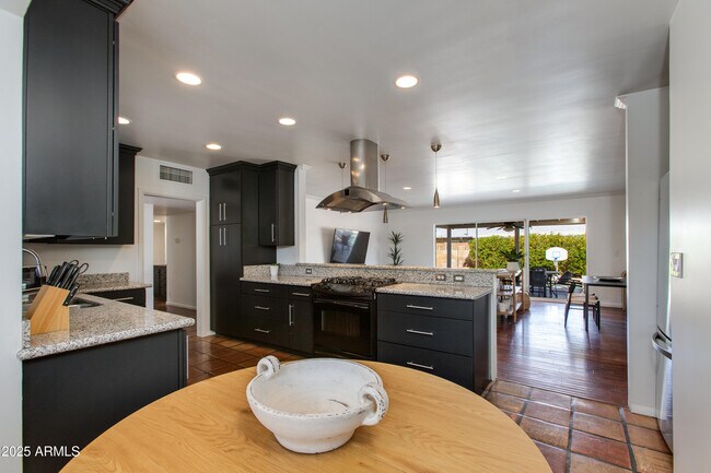 Building Photo - 5110 E Verde Ln