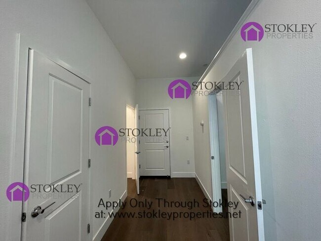 Building Photo - 1543 Longitude Dr