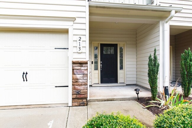 Building Photo - Charming 3BR Townhome in Brightleaf at the...