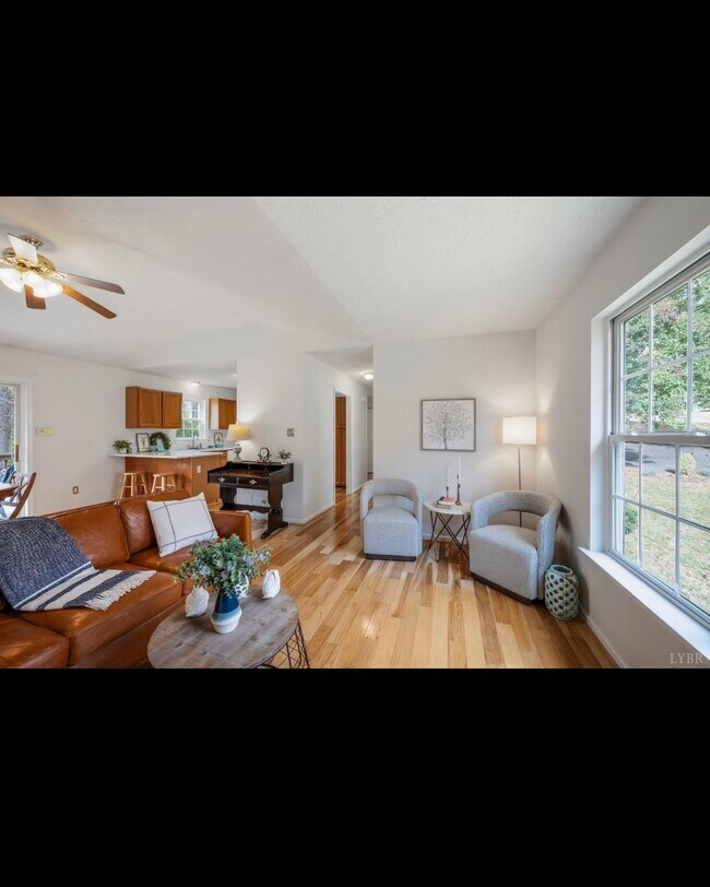 Building Photo - 224 Dove Ct