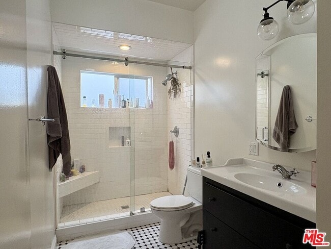 Building Photo - 429 N Sierra Bonita Ave