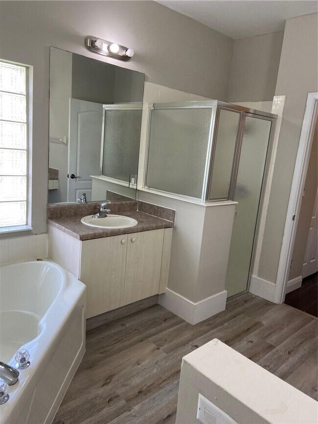 Building Photo - 4838 NW 58th Pl