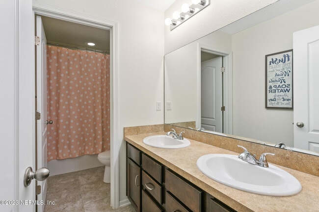 Building Photo - 3315 Ridgeview Dr