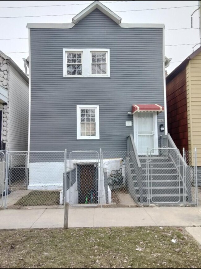 Building Photo - 5536 S Perry Ave
