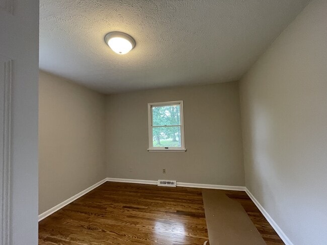 Building Photo - 156 Hilldale Ln