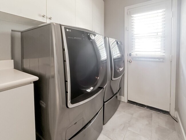 Building Photo - 32920 Northshire Cir