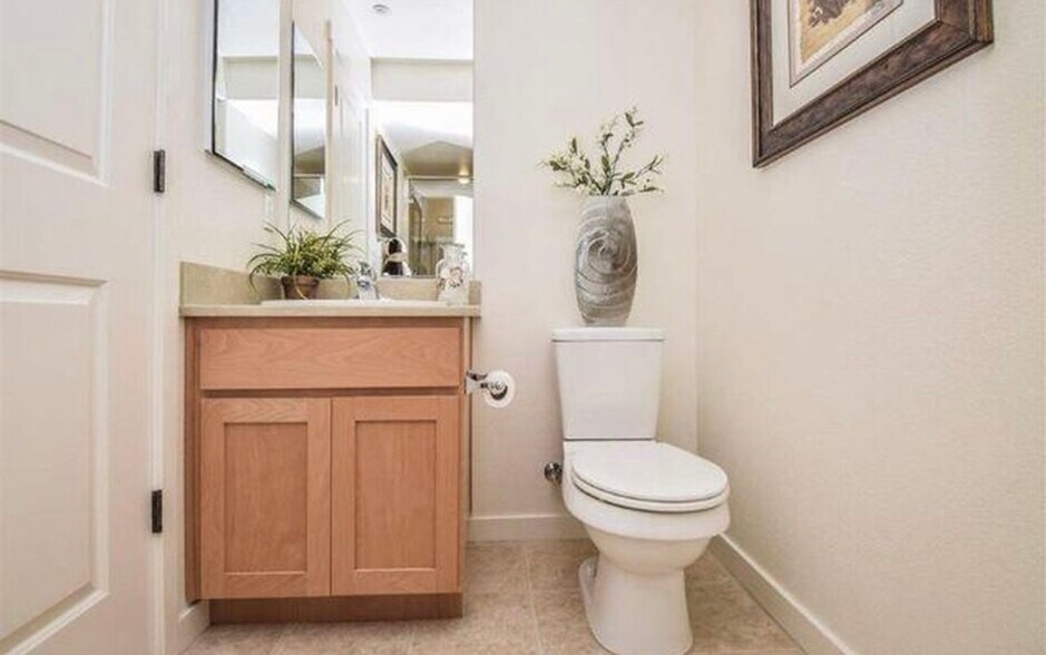 On Suite full bath with storage on lower level - 170 N N St