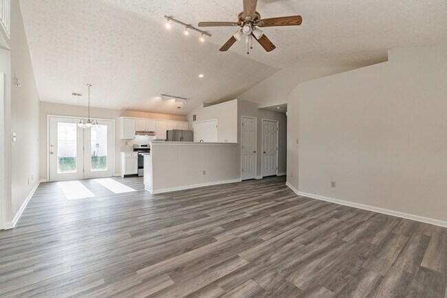 Building Photo - Three bedroom rental on Woodhaven Pl