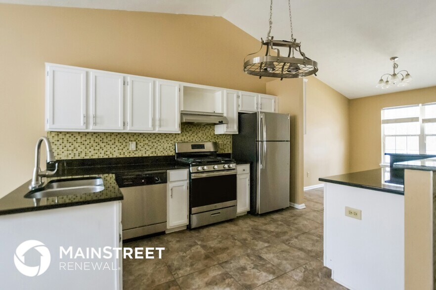 Building Photo - 325 King Henry Rd