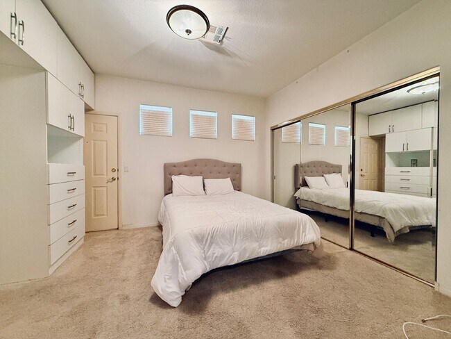 Building Photo - Partially furnished-Lovely 5 bedroom, 3 bath home in Legacy Master Series Community! $500 off fir...