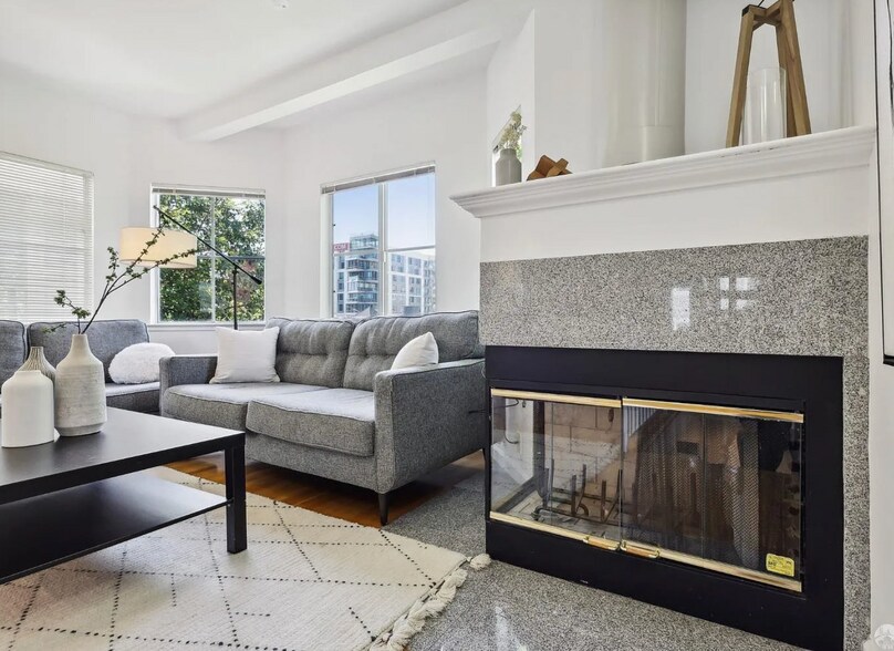 Building Photo - 28 Jennifer Pl