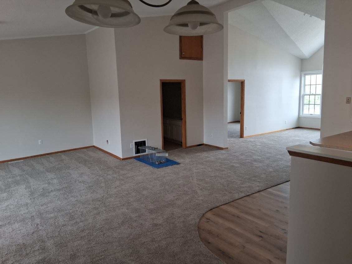 Building Photo - 112 Main St S