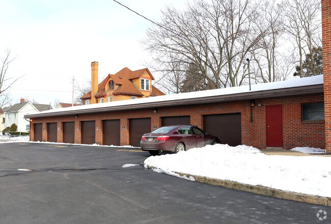 Building Photo - 48 E Main St