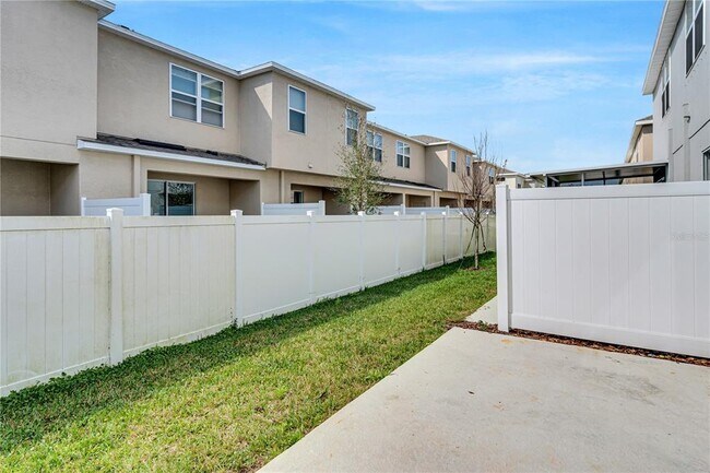 Building Photo - 6313 Willowside St