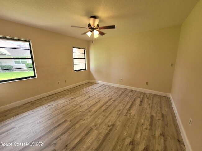 Building Photo - 912 Ridge Lake Dr
