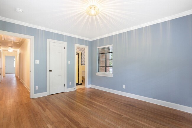 Building Photo - Renovated 3BR / 2BA Home for Rent on Gordonston Ave