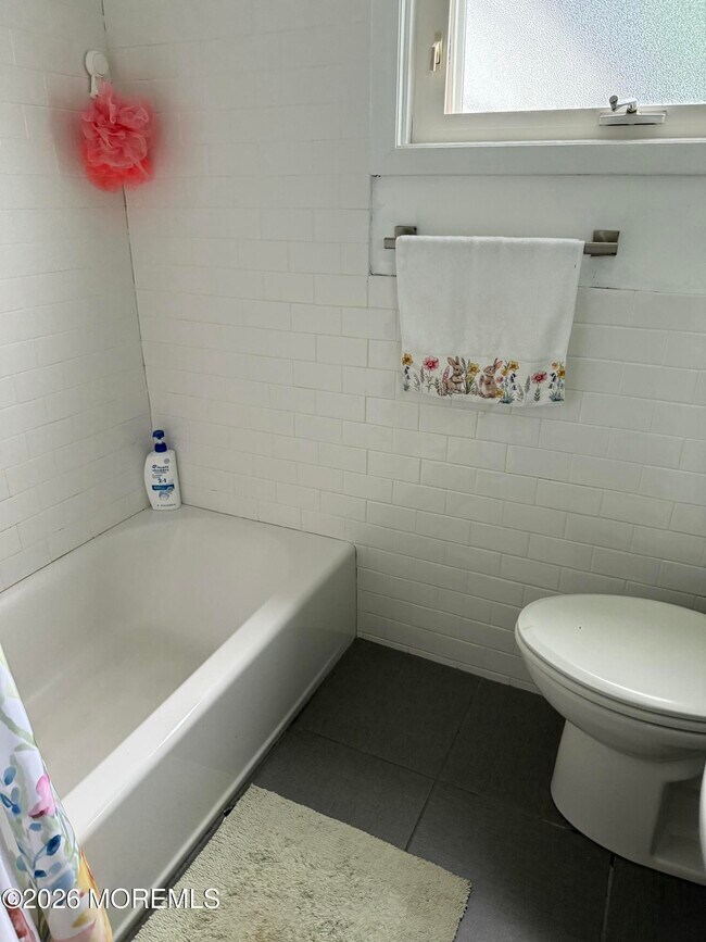 Building Photo - 500 Freehold St