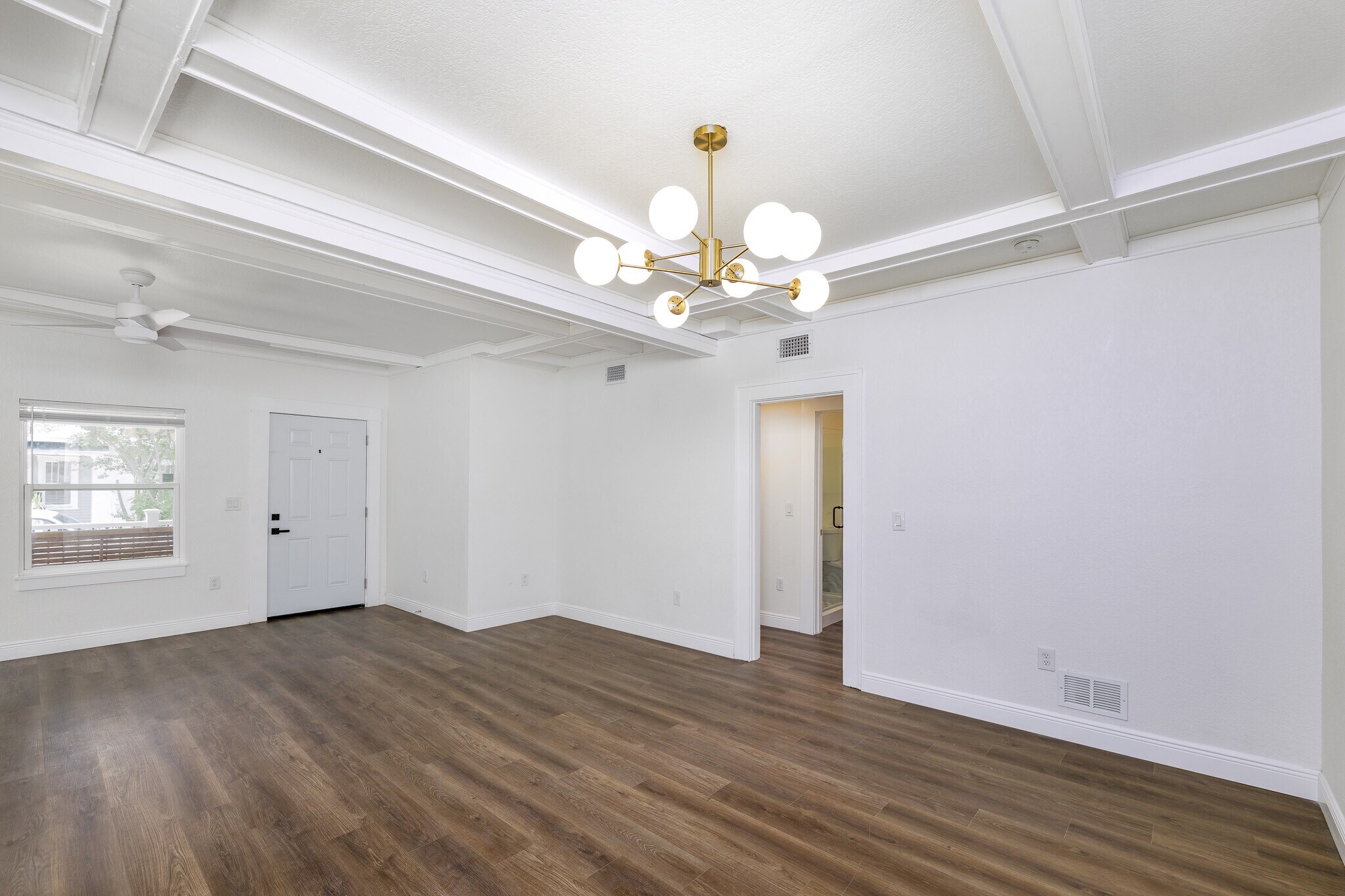 Building Photo - 644 6th Ave N