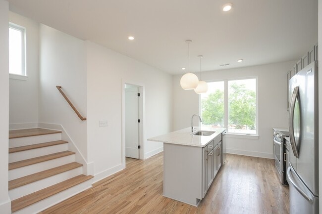 Building Photo - 522 Cliff Cir