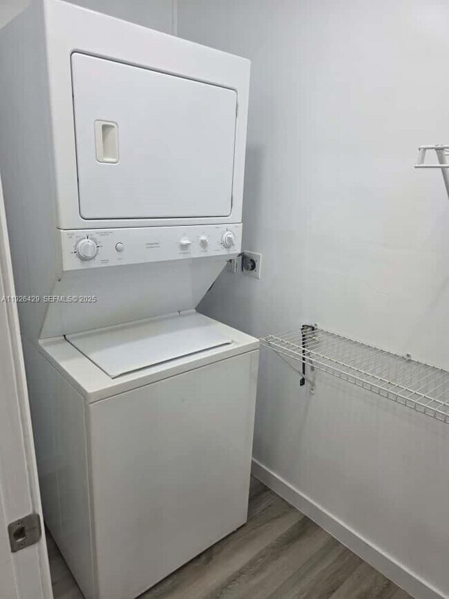 Building Photo - 23 Miami Gardens Rd