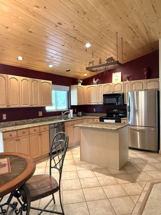 Building Photo - Beautiful 3BD/2BA Home In Lake Forest Comm...