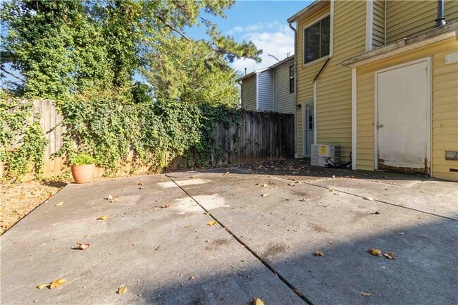 Building Photo - 1587 Springleaf Point SE