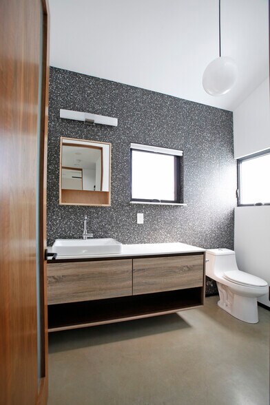 Building Photo - 6345 Babcock Ave