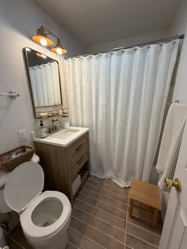 Building Photo - 2375 Hanover St