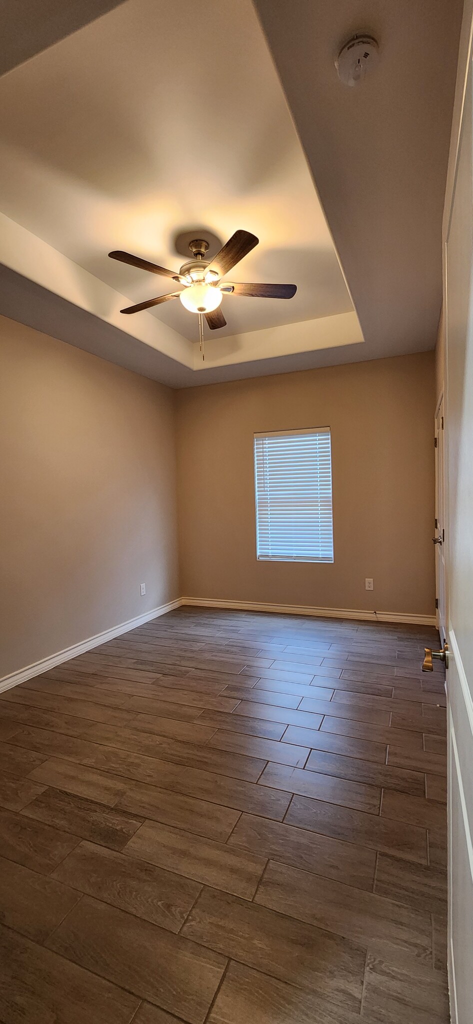 Building Photo - 2549 La Granja Dr