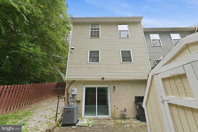 Building Photo - 4200 Gerry Ln