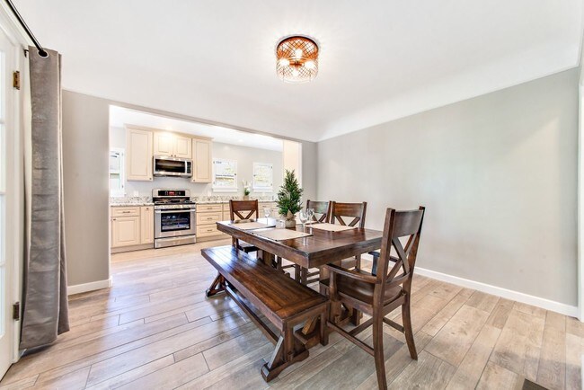 Dining Room Pic 2 - 100 W Tremont St