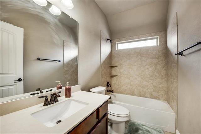 Building Photo - 1025 Spring Falls Dr