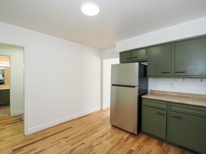 Building Photo - 843 Emeril Ave