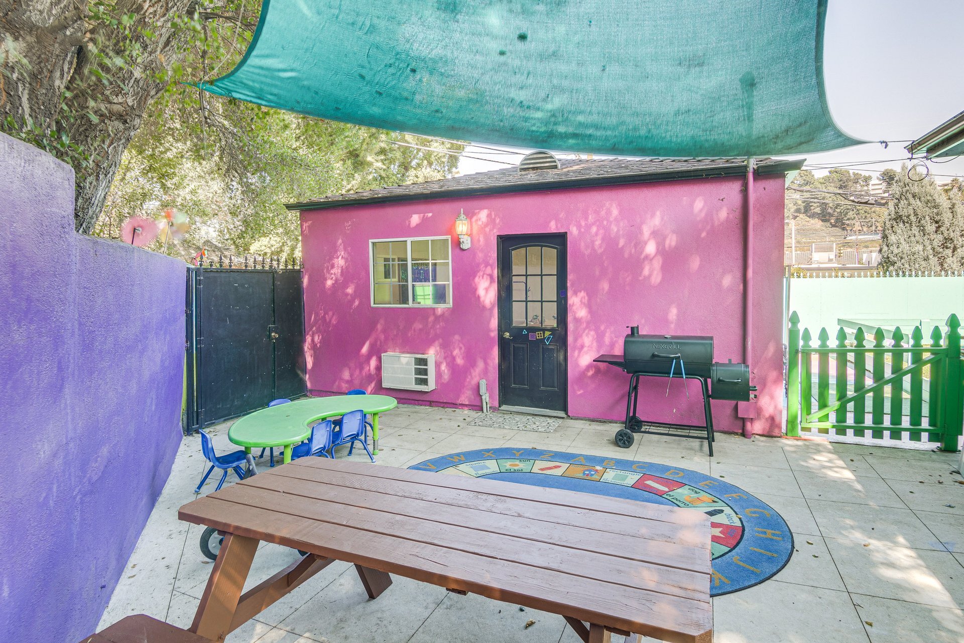 Building Photo - 3863 Broadlawn Dr