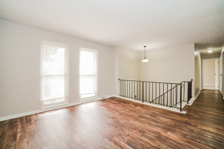 Building Photo - 713 Hubbard Rd